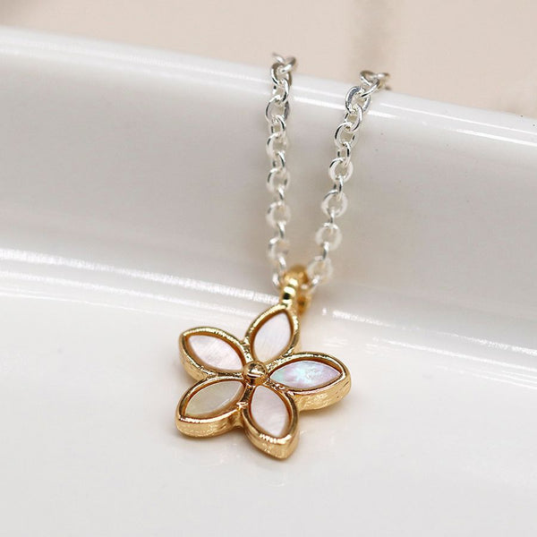 Golden Shell Inset Flower Pendant Necklace