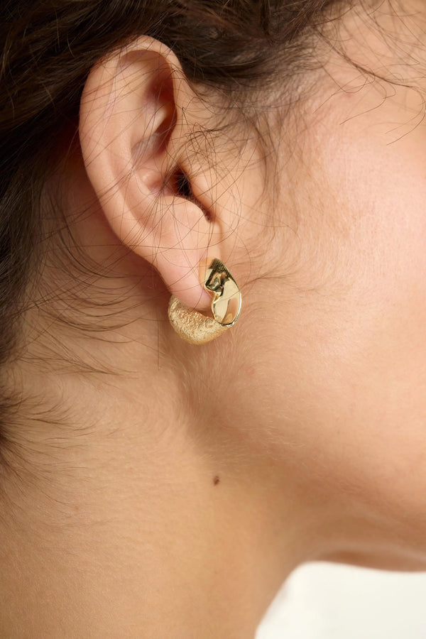 Wave Earrings - Gold